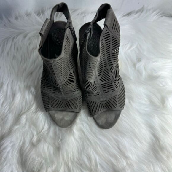Vince Camuto Kimora Grey Perforated Suede Slingback Sandals Sz 7 - Picture 3 of 5